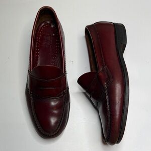 G.H. Bass Weejuns Logan leather penny loafer in a burgundy S-416 Sz 8.5D